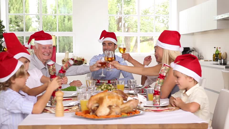 extended-family-sunday-roast-cracker-christmas-dish.jpg