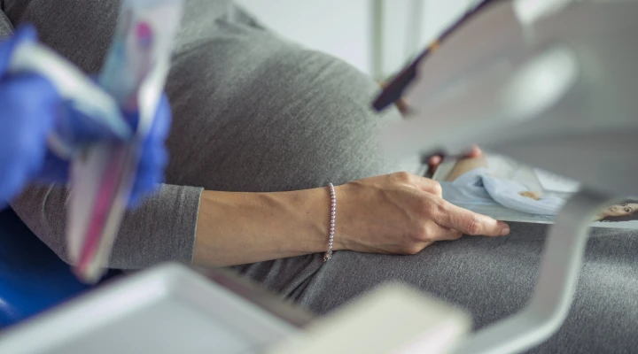 Hogyan őrizzük meg fogaink egészségét a várandósság alatt és a szülés után is?