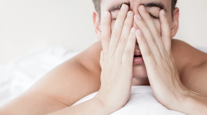 Mi okozza a száraz szem betegséget?